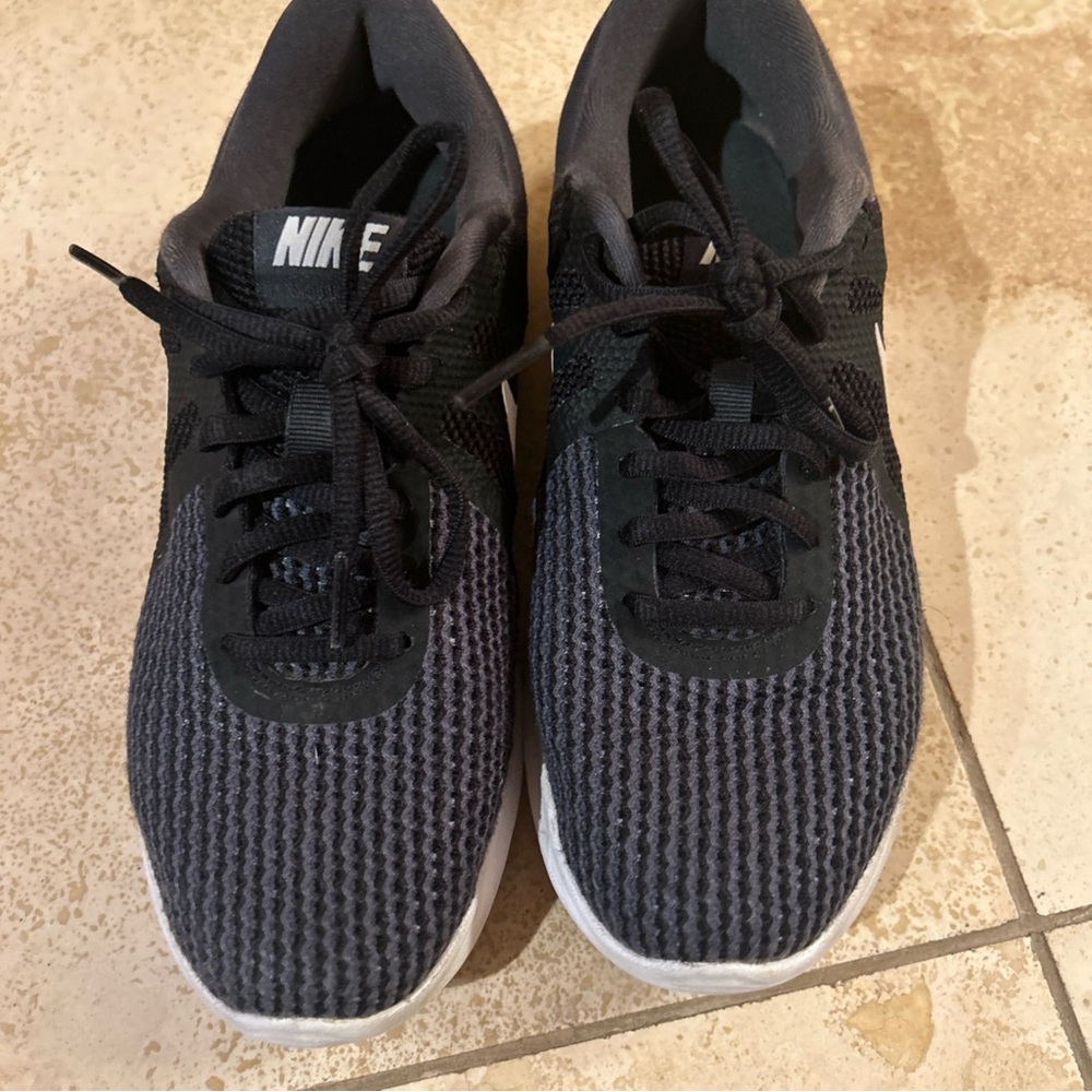 Nike Revolution 4 Womens Running Shoes Dark Grey 6.5
